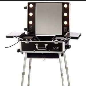Large NYX Make up Artist train case w/ ...
